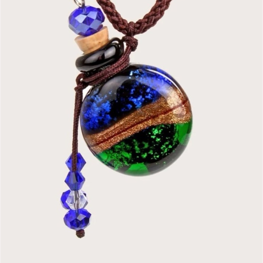 Elegant Blue and Green Pendant Necklace - Picture 1 of 3